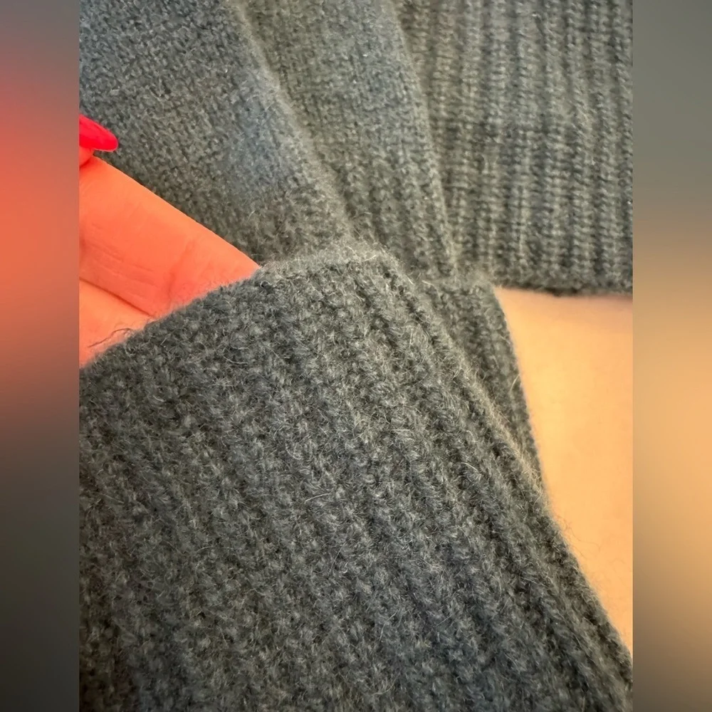 Like new! L.L. Bean Cashmere Beanie and Gloves Set